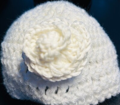 Crocheted white Baby  Hat(6 to 12 month size) with flower - image2